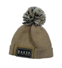 Hnědá žebrovaná pletená čepice s nášivkou a bambulí Baker