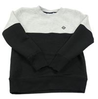 Černo-světlešedá žebrovaná mikina s nášivkou Chapter Young