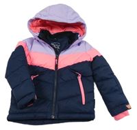 Tmavomodro-křiklavě růžovo-světlefialová prošívaná šusťáková zimní lyžařská bunda s nášivkou a kapucí C&A