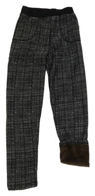 Černé vzorované zateplené legíny s kapsami 