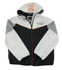 Černo-bílo-šedá šusťáková jarní bunda s nápisem a kapucí z