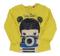 Žluté triko s dívkou 