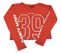 Červené crop triko s číslem a nápisy Page one young