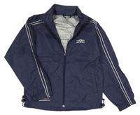 Tmavomodrá šusťáková sportovní bunda s ukrývací kapucí Umbro