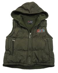 Khaki šusťáková zateplená vesta s nápisem a kapucí 