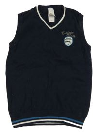 Tmavomodrá svetrová vesta s nášivkou a nápisem C&A