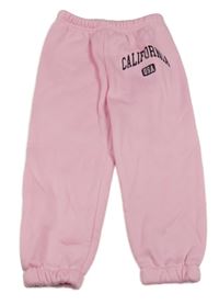 Růžové tepláky s nápisem