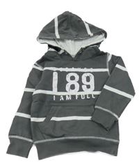 Antracitovo-bílá pruhovaná mikina s číslem a kapucí C&A