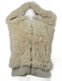 Dámská světlerůžová kožešinová crop vesta s kapucí Stradivarius 