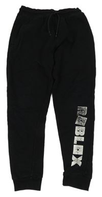 Černé tepláky s nápisem - Roblox