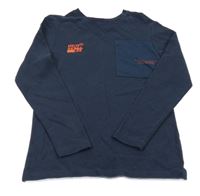 Tmavomodré triko s nápisem George