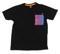 Černé tričko s potiskem Nike 