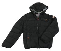 Černá šusťáková zimní bunda s logem a kapucí 