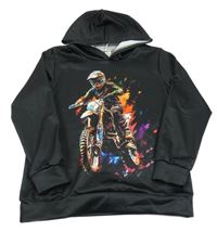 Černá mikina s motorkou a kapucí 