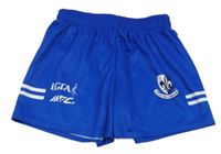 Modré sportovní kraťasy s pruhy a nápisy