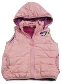 Růžová prošívaná šusťáková zateplená vesta s duhou a obláčkem a volánky a odepínací kapucí impidimpi