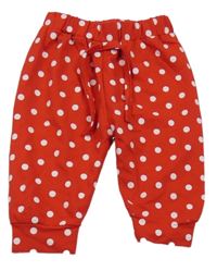 Červené puntíkaté tepláky