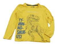 Žluté tričko s nápisy a dinem
