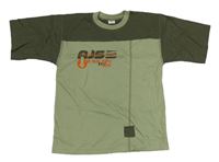 Khaki-olivové tričko s nápisem 