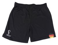 Černé sportovní kraťasy s erbem