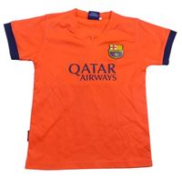 Křiklavě oranžovo-tmavomodrý fotbalový dres FCB a číslem 