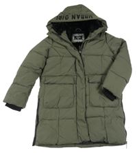 Tmavokhaki prošívaný šusťákový zimní kabát s nášivkou a kapucí URBAN GIRL