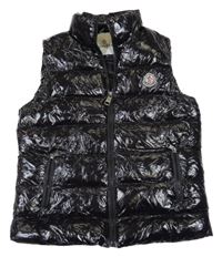 Černá šusťáková lesklá zateplená vesta s logem Moncler 