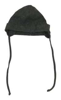 Tmavošedá čepice s tkaničkou 