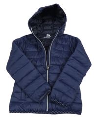 Tmavomodrá prošívaná šusťáková přechodová bunda s puntíky a kapucí POCOPIANO