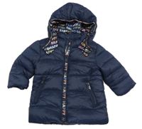 Tmavomodrá šusťáková zimní bunda s nápisy a kapucí Primark