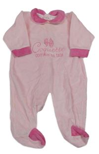 Světlerůžoovo-růžový sametový overal s nápisy a mašličkou a límečkem 