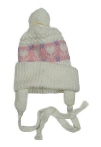 Smetanovo-růžová pletená zavazovací čepice s kytičkami a bambulí C&A
