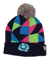 Tmavomodro-barevná vzorovaná čepice s bambulí a nášivkou Macron