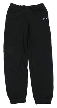 Černé tepláky s písmeny S. Oliver