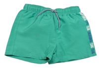 Zelené plážové kraťasy s nápisem Alive
