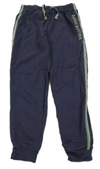 Tmavomodré tepláky s nápisem a pruhem George