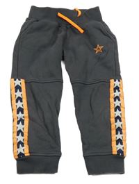 Tmavošedé tepláky s hvězdičkami a pruhy macchia