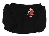 Černá crop halenka s volnými rameny a květem Primark