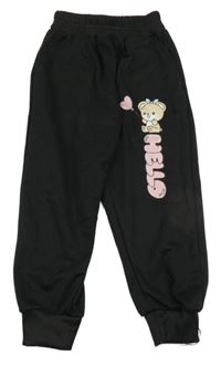 Černé tepláky s nápisem a medvídkem 