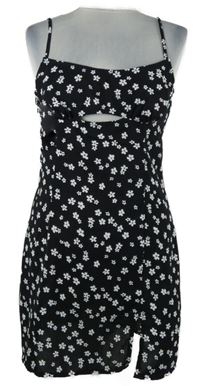 Dámské černé kytičkované minišaty s průstřihem PrettyLittle Thing