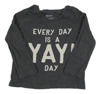 Šedé triko s nápisem Next 