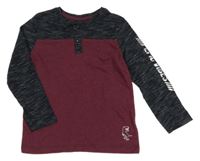 Vínovo-šedé triko s nápisem a dinosaurem C&A