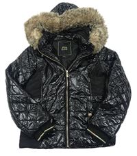 Černá prošívaná nepromokavo/šusťáková zimní bunda s kapucí s kožešinou RIVER ISLAND