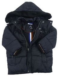 Tmavomodrá army šusťáková zimní bunda s nápisem a odepínací kapucí s kožešinou Mayoral