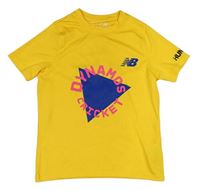 Žluté sportovní tričko s nápisem a číslem New Balance 
