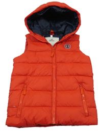 Červená šusťáková zateplená vesta s nášivkou a kapucí Topolino