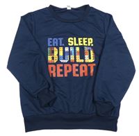 Tmavomodrá mikina s nápisem 