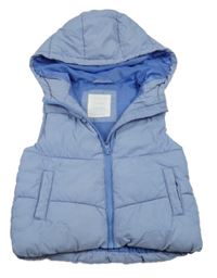 Světlemodrá šusťáková zateplená vesta s kapucí Primark