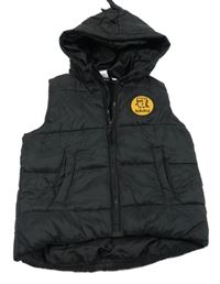 Černá šusťáková zateplená vesta s dinem a kapucí s ostny 