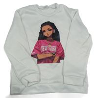 Bílá mikina s dívkou